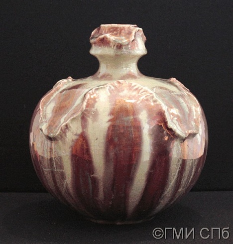 Ваза в форме головки мака. 1881-1920