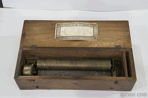 Music box with the shaft for 6 tunes. Middle of the XIX century