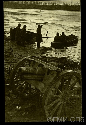 Nevskaya Dubrovka. Crossing to the "Piglet". 1968