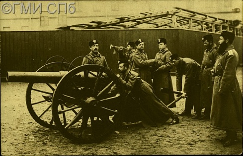 Soldiers at gun. The end of XIX - beginning of XX century 