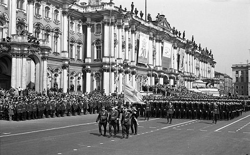 The parade on Palace Square on the day of the 20th anniversary of Victory. May 9, 1965