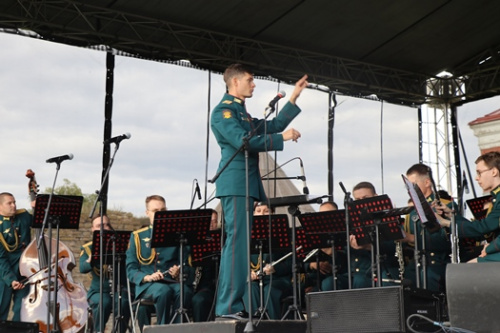 В  День памяти Александра Невского в стенах крепости Орешек звучала кантата Сергея Прокофьева "Александр Невский"
