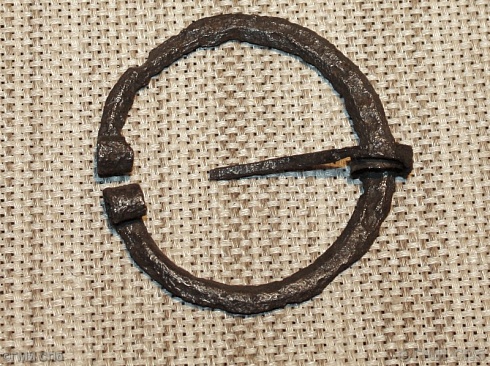 Horseshoe-shaped fibula. X-XIII centuries