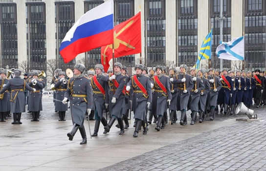 Торжественная церемония возложения цветов к Монументу героическим защитникам Ленинграда в День защитника Отечества