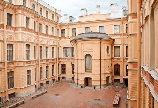 Двор Особняка Румянцева