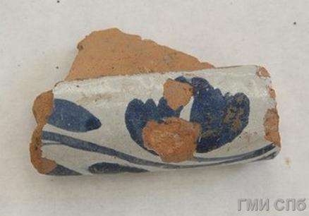 A fragment of a glazed tile lintel. XVIII - beginning of XIX centuries