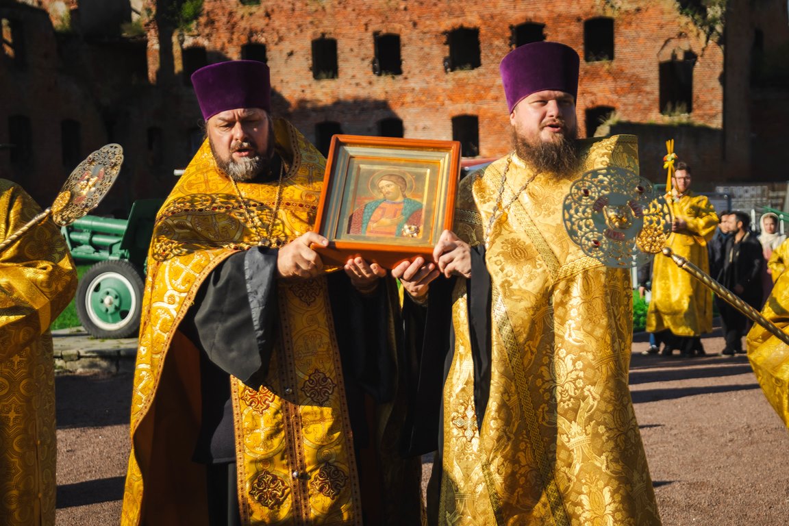 Водный крестный ход в День памяти Александра Невского  прошел по реке Неве из крепости Орешек в Санкт-Петербург в третий раз