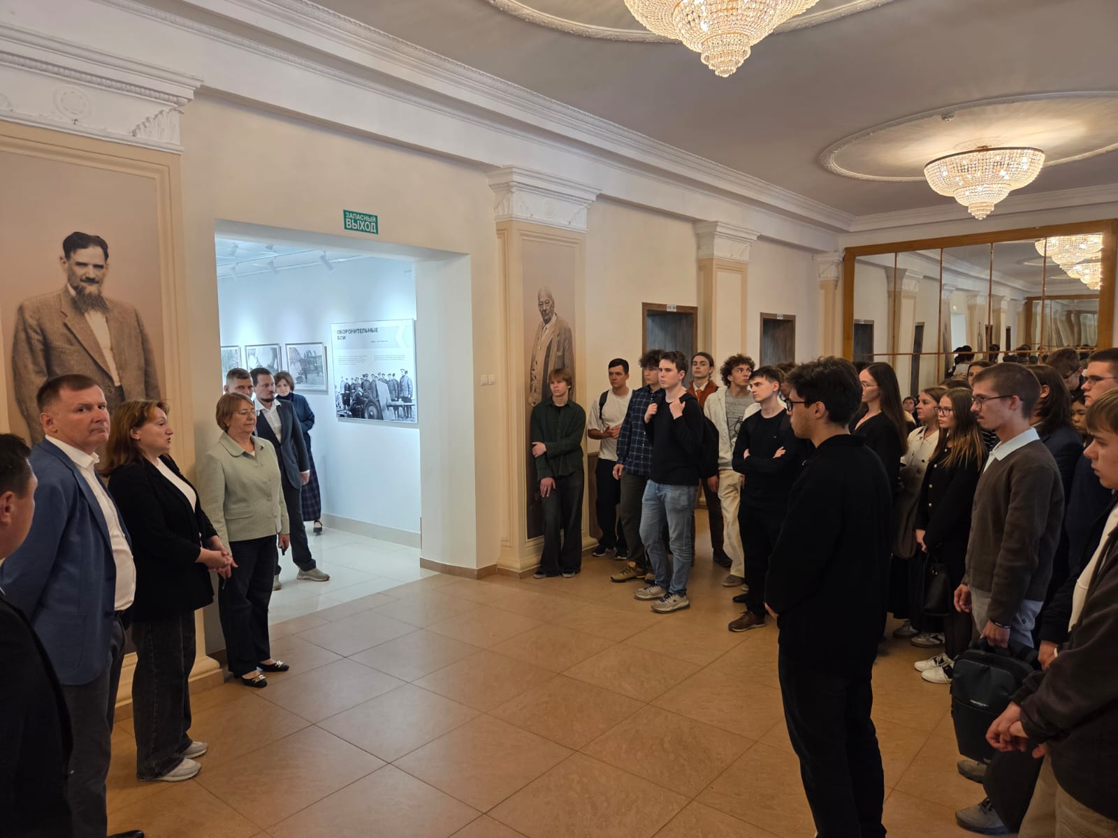 Музей истории Санкт-Петербурга открыл в Москве выставку "Ленинградский реквием", посвященную блокаде Ленинграда