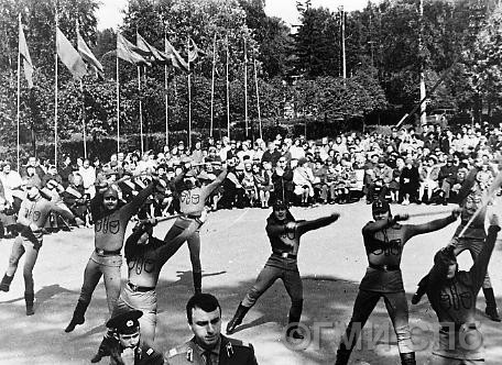 Holiday of labor glory " Happy birthday, Motherland!"in the park n.a. Babushkin. 1981