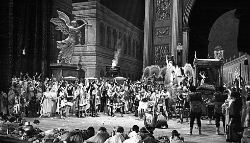 Сцена из балета "Спартак" в постановке Театра оперы и балета им. Кирова. 1959 